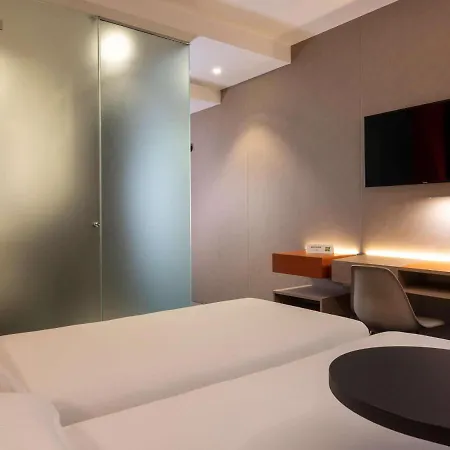 Hotel Ibis Styles La Reine