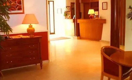 Ibis Styles La Reine Hotel 3*