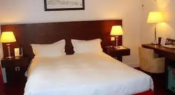 Ibis Styles La Reine Hotel 3*