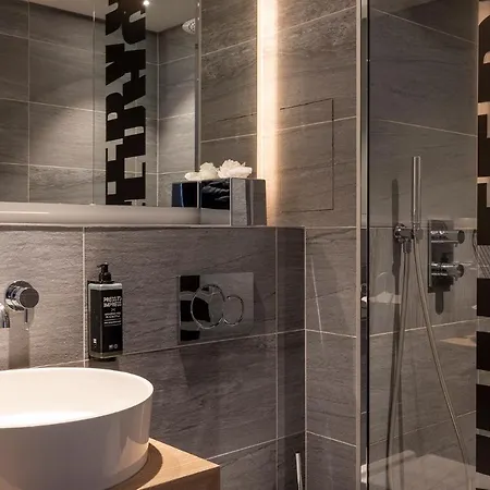 Ibis Styles La Reine 3*