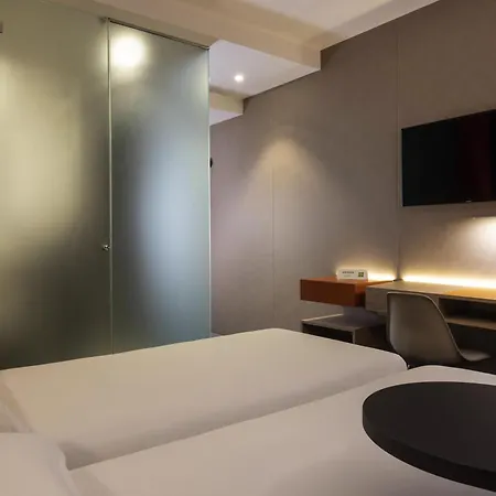 Hotel Ibis Styles La Reine Bourg-la-Reine
