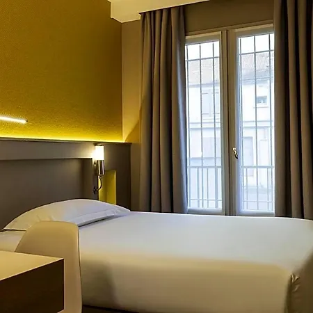 Hotel Ibis Styles La Reine 3*