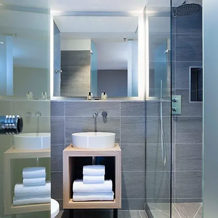 Hotel Ibis Styles La Reine 3*