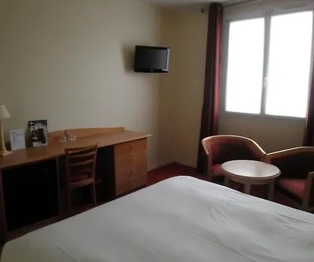 Ibis Styles La Reine 3* 부르그-라-레인느