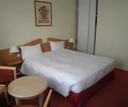 Ibis Styles La Reine 3*